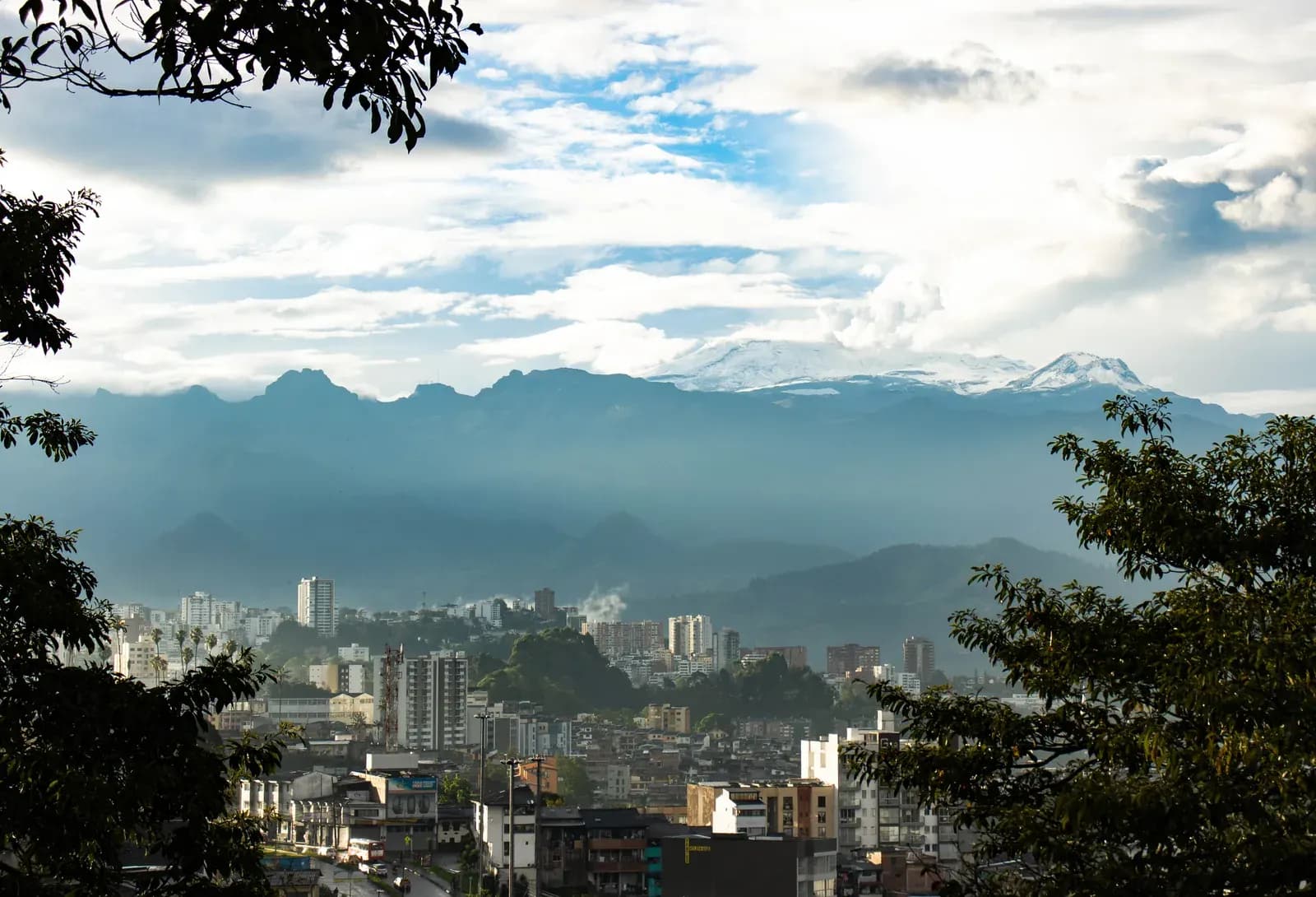 Alto de Letras: Manizales to the Nevado del Ruiz by motorcycle