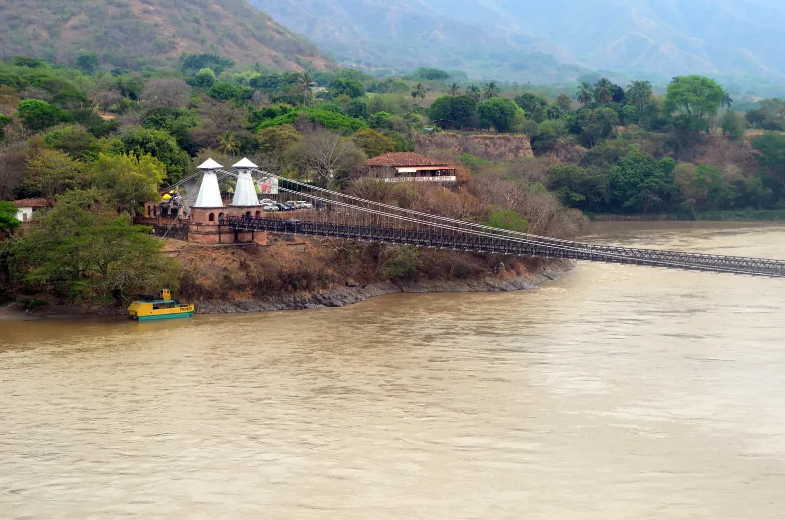 The Western Route: Puente de Occidente and Santa Fe de Antioquia by motorcycle