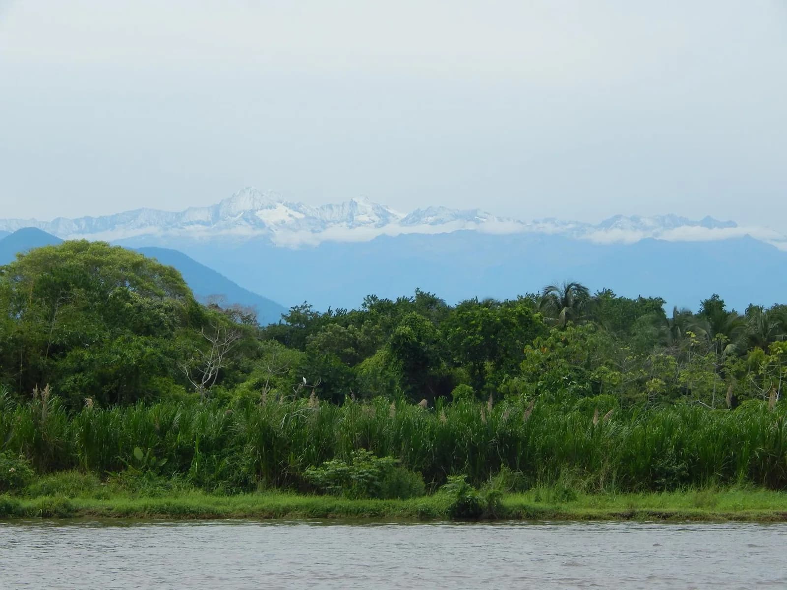 Santa Marta to Palomino: the coast at the foot of the Sierra Nevada by motorcycle