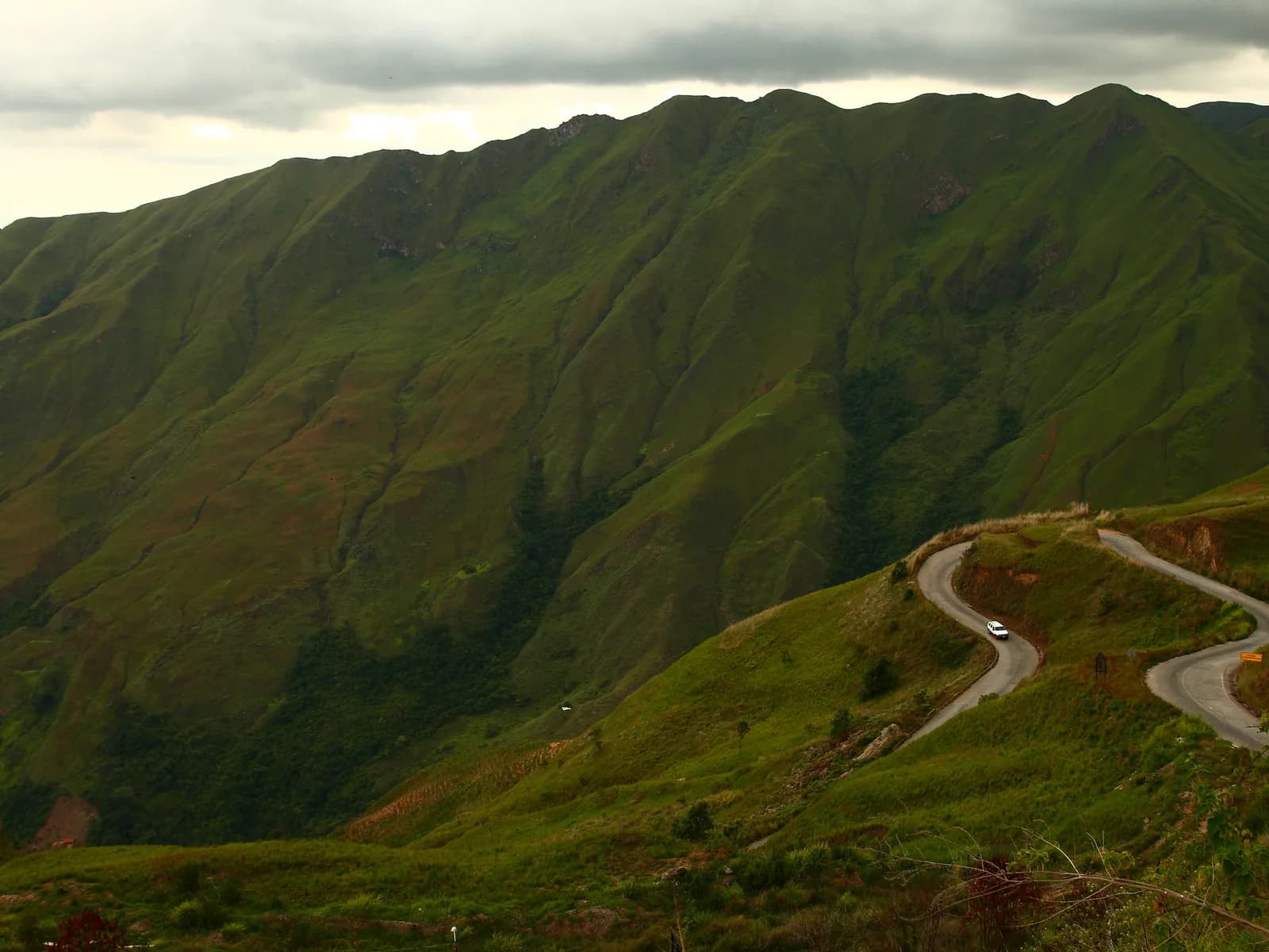Caracas a Colonia Tovar: la selva nublada alemana en moto