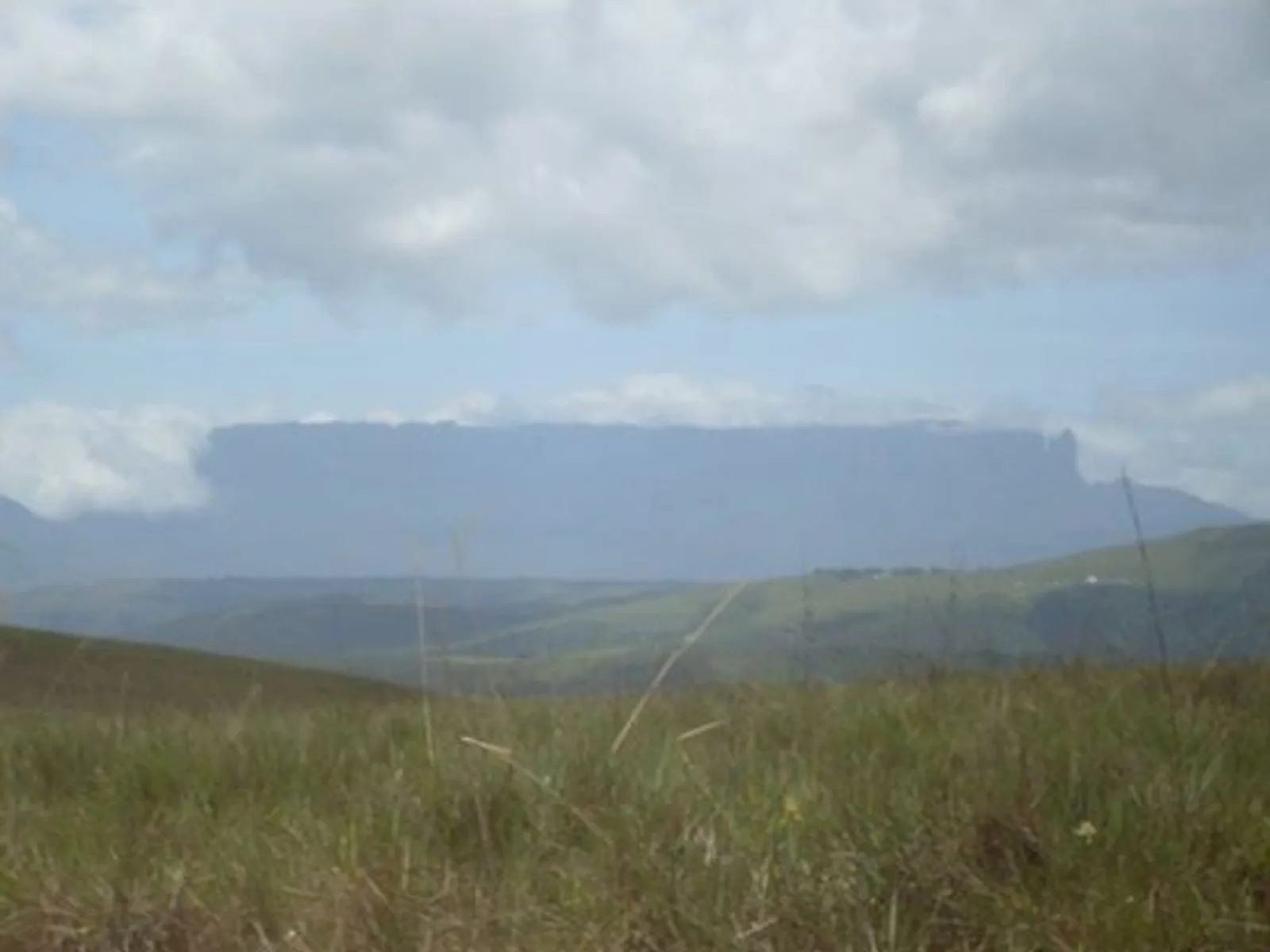 Paraitepuy: el camino de tierra hacia el Roraima en moto