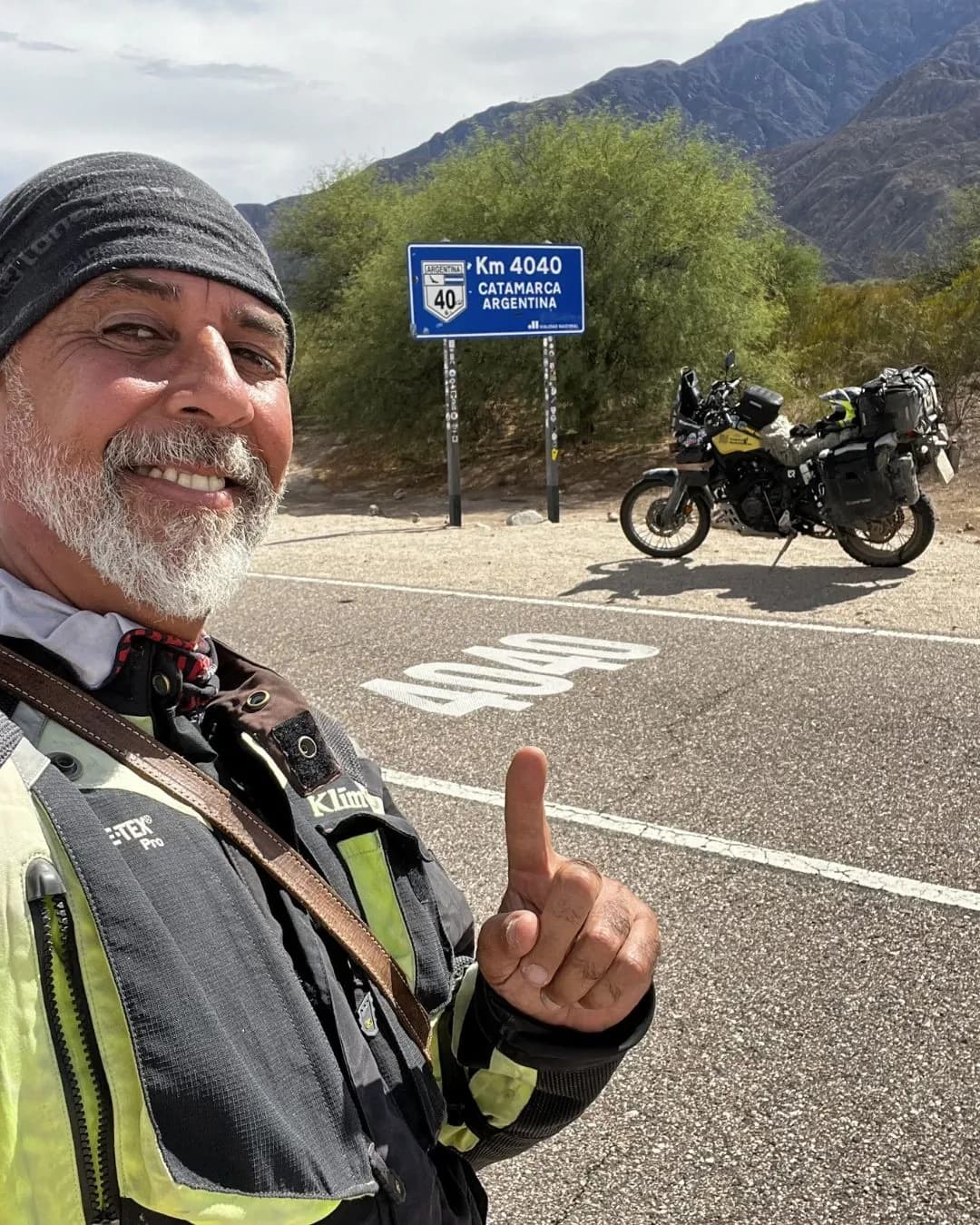 Kilometer 4040 marker on Route 40 in Catamarca
