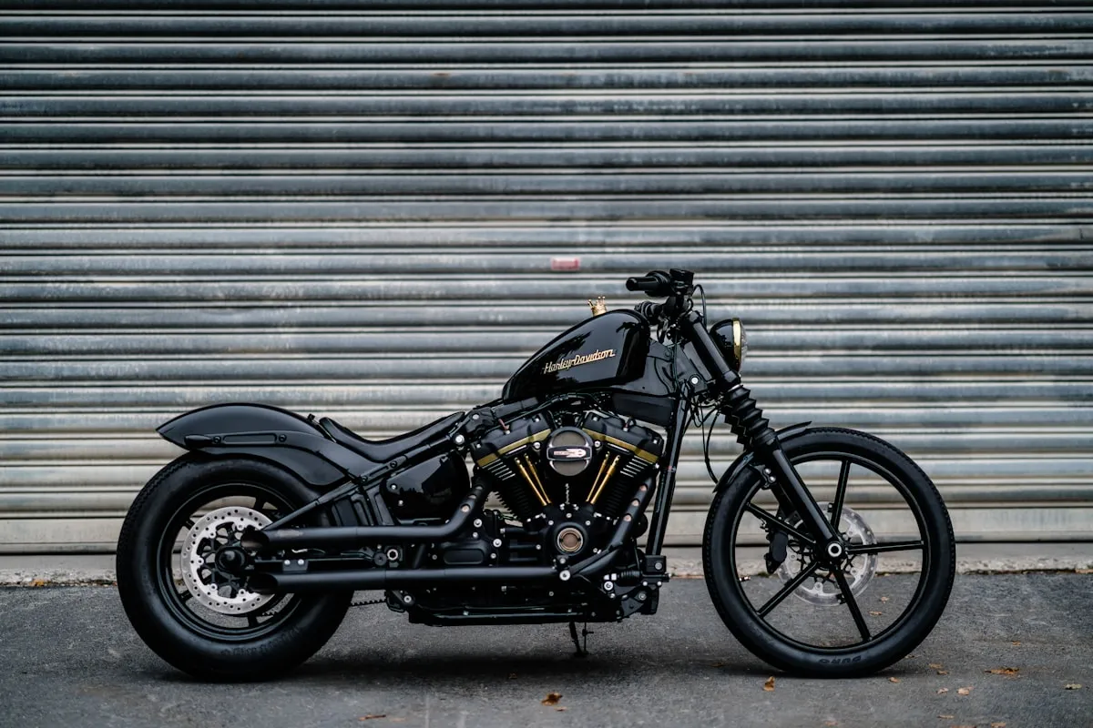 Basic tools to avoid getting stranded on a motorcycle trip: roadside maintenance